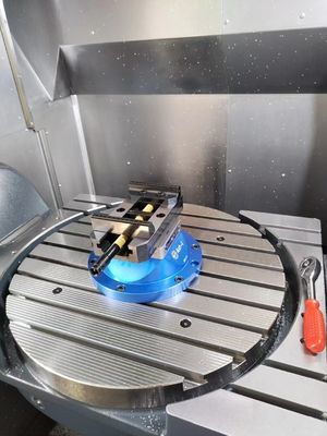 Kẹp Vạn Năng Tự Định Tâm Độ Chính Xác Cao Và Bộ Gá Tay 4 Lỗ Dùng Cho Máy CNC 5 Trục Dòng 96