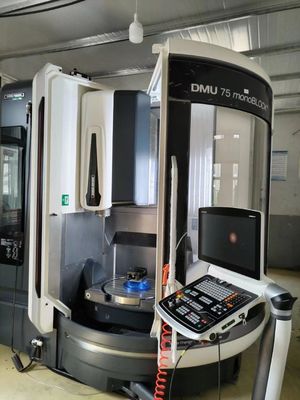 Kẹp Vạn Năng Tự Định Tâm Độ Chính Xác Cao Và Bộ Gá Tay 4 Lỗ Dùng Cho Máy CNC 5 Trục Dòng 96